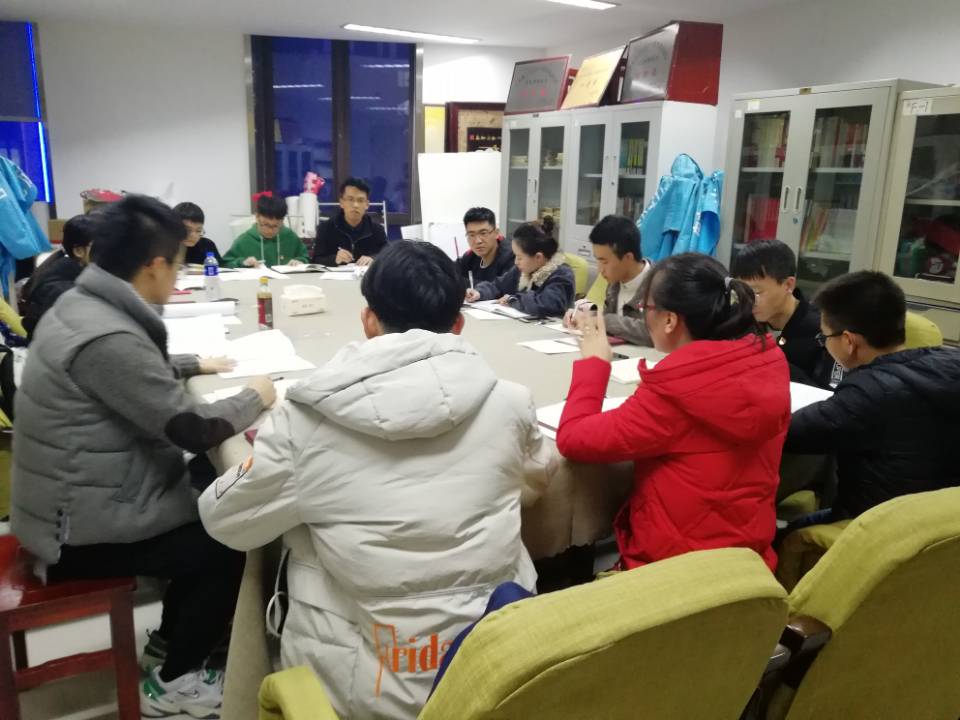 说明: E:\工作\2019年秋\水电学生第一党支部\能动学院水电学生第1党支部展开“读原著 悟原理”学习心得交流会\照片\QQ图片20191103234802.jpg
