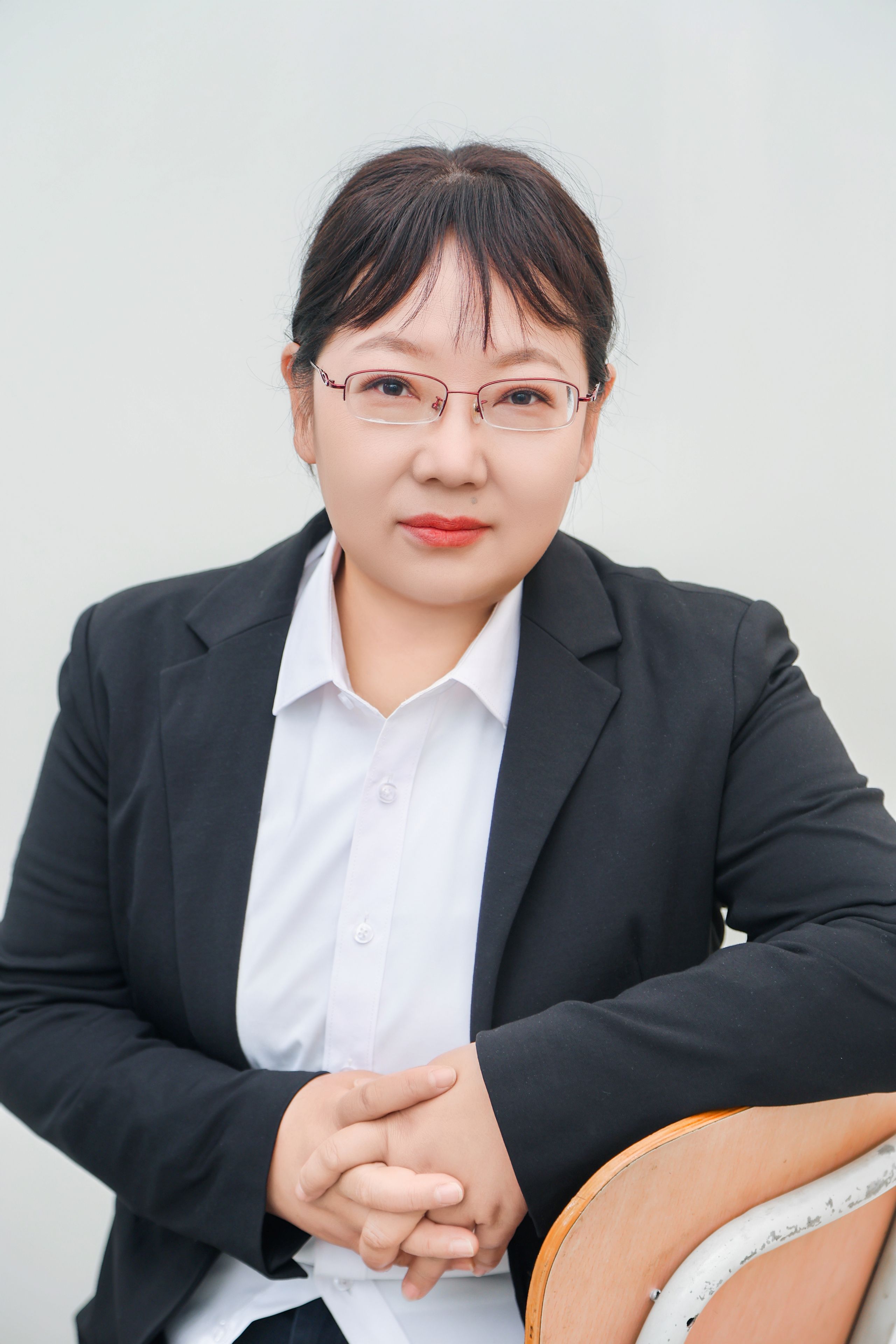 张   静